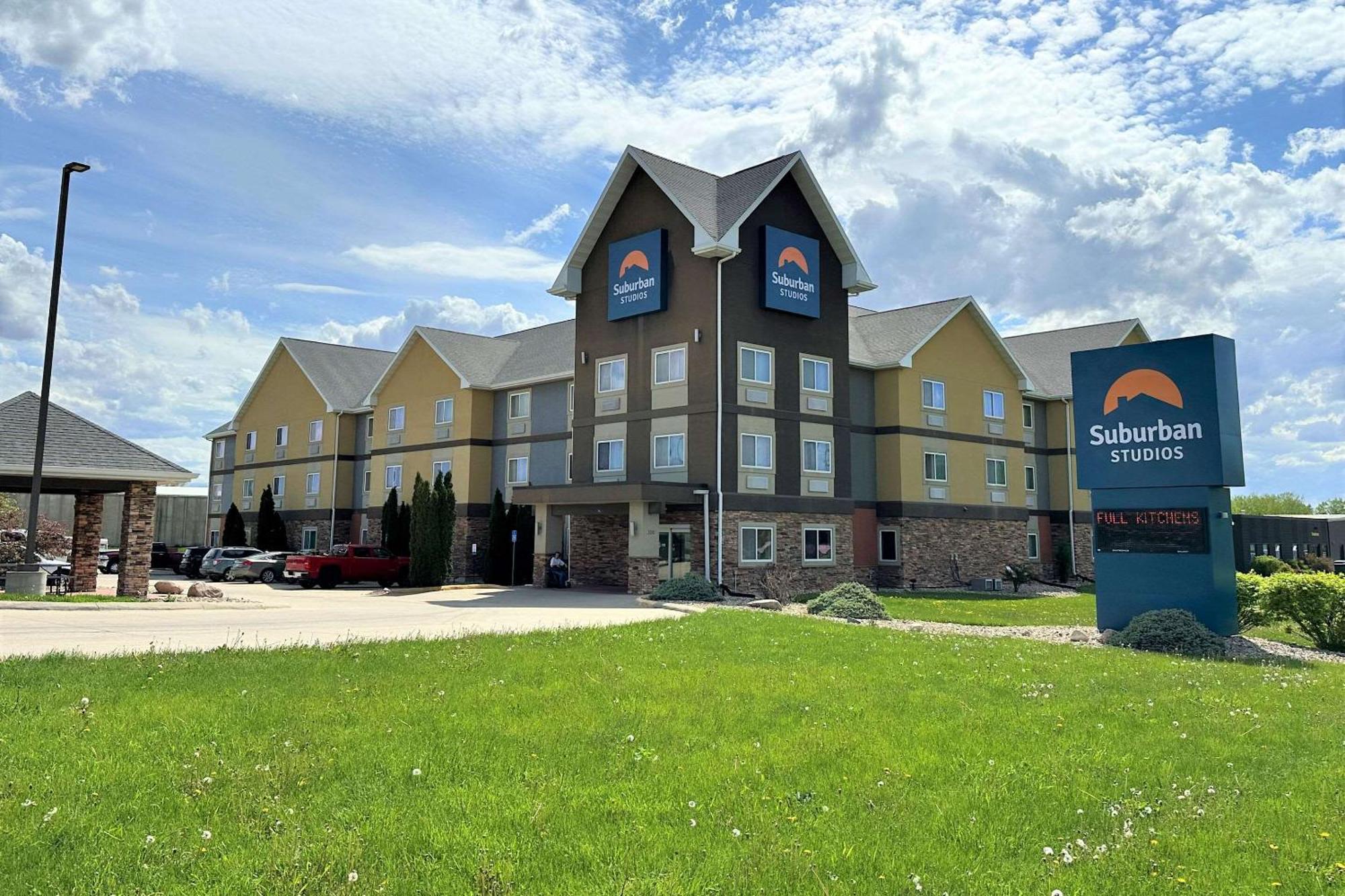 Suburban Studios Cedar Falls Εξωτερικό φωτογραφία