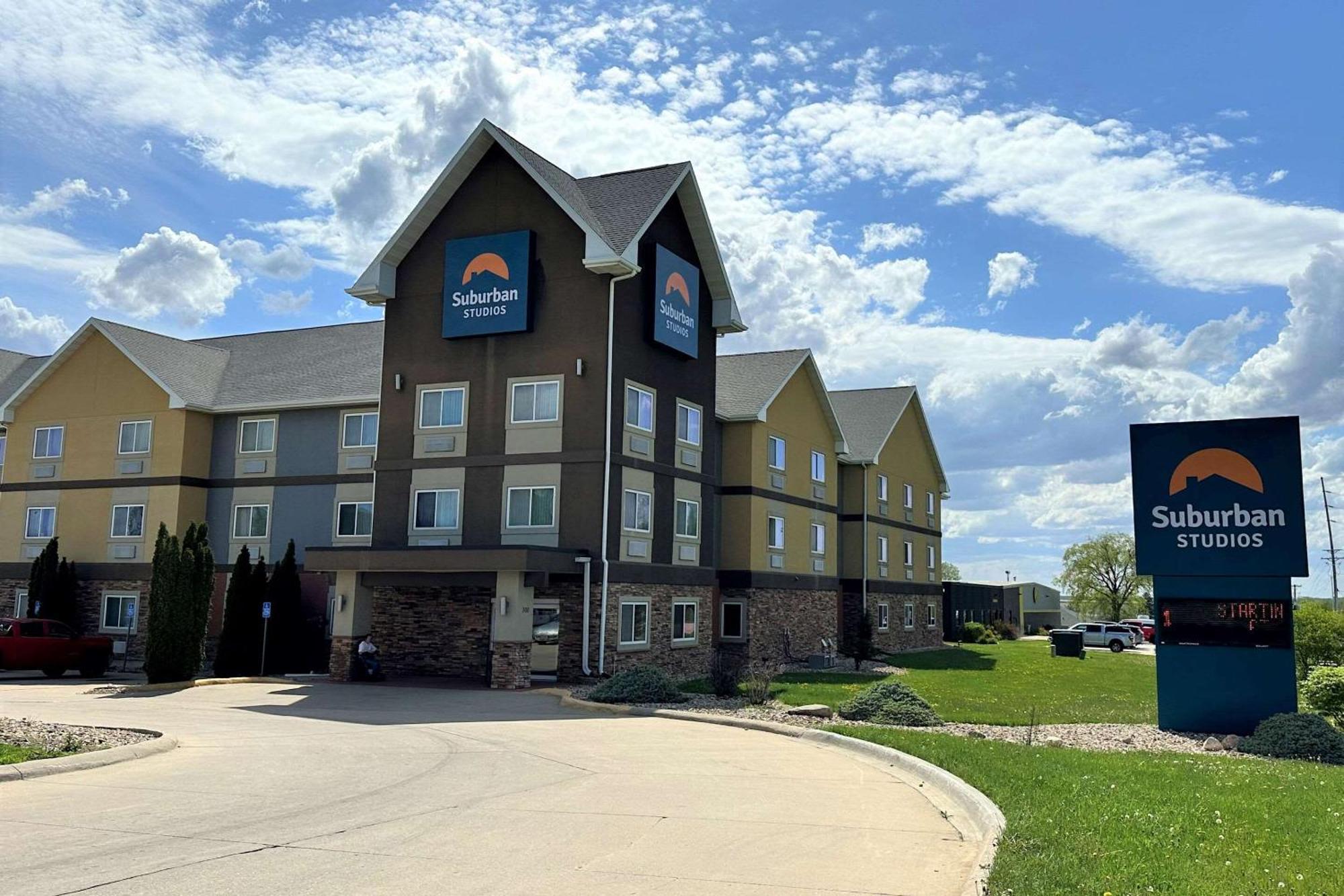 Suburban Studios Cedar Falls Εξωτερικό φωτογραφία