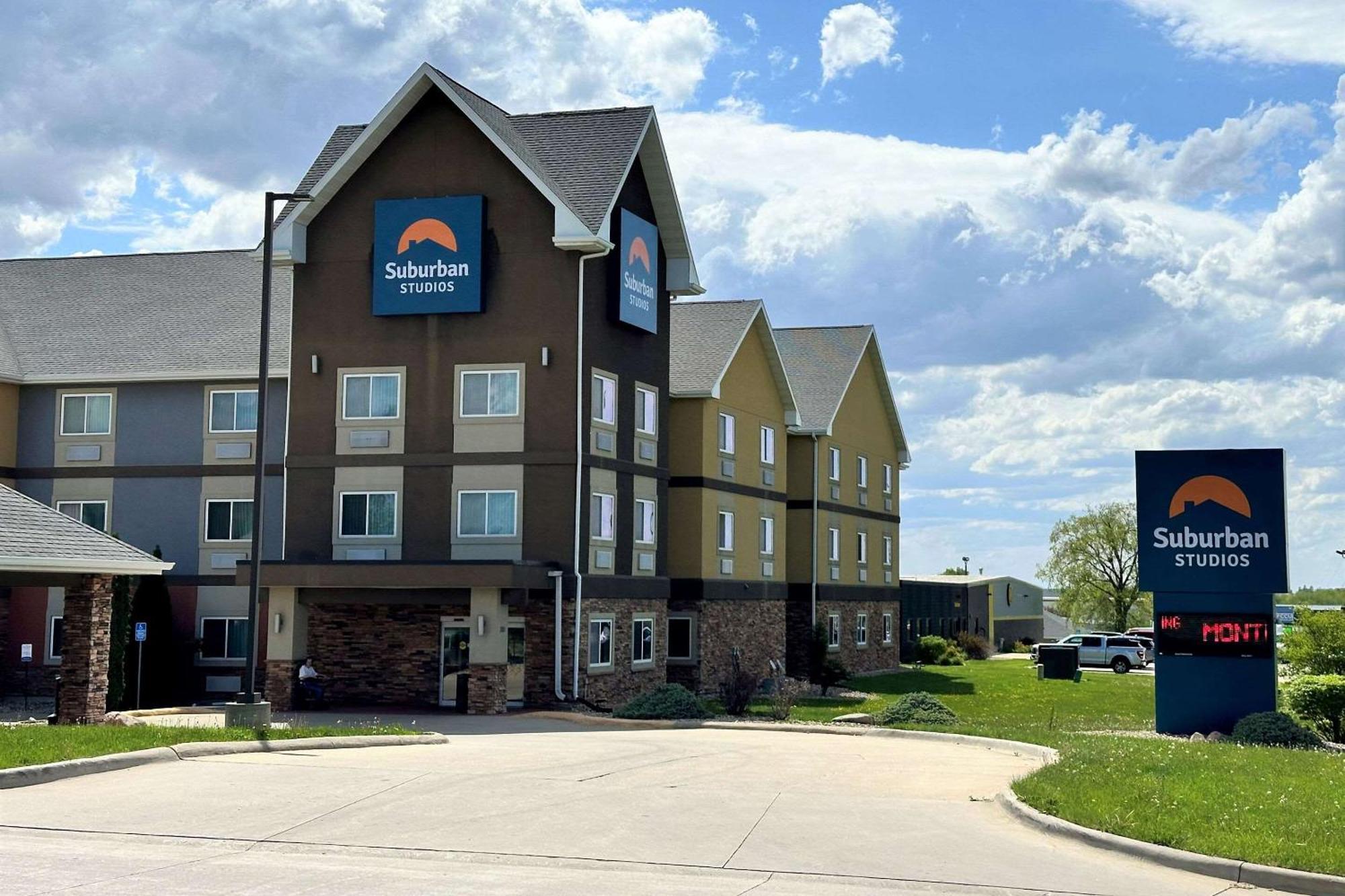 Suburban Studios Cedar Falls Εξωτερικό φωτογραφία