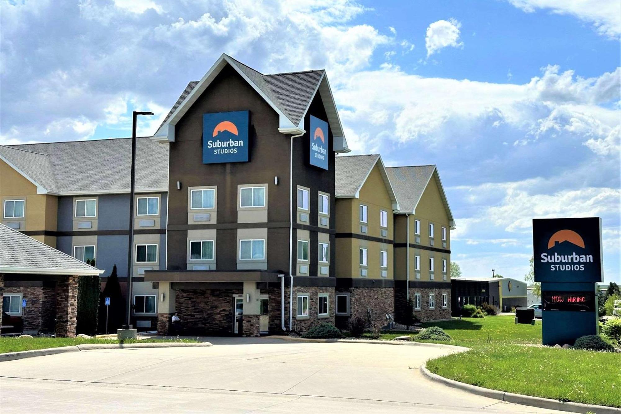 Suburban Studios Cedar Falls Εξωτερικό φωτογραφία