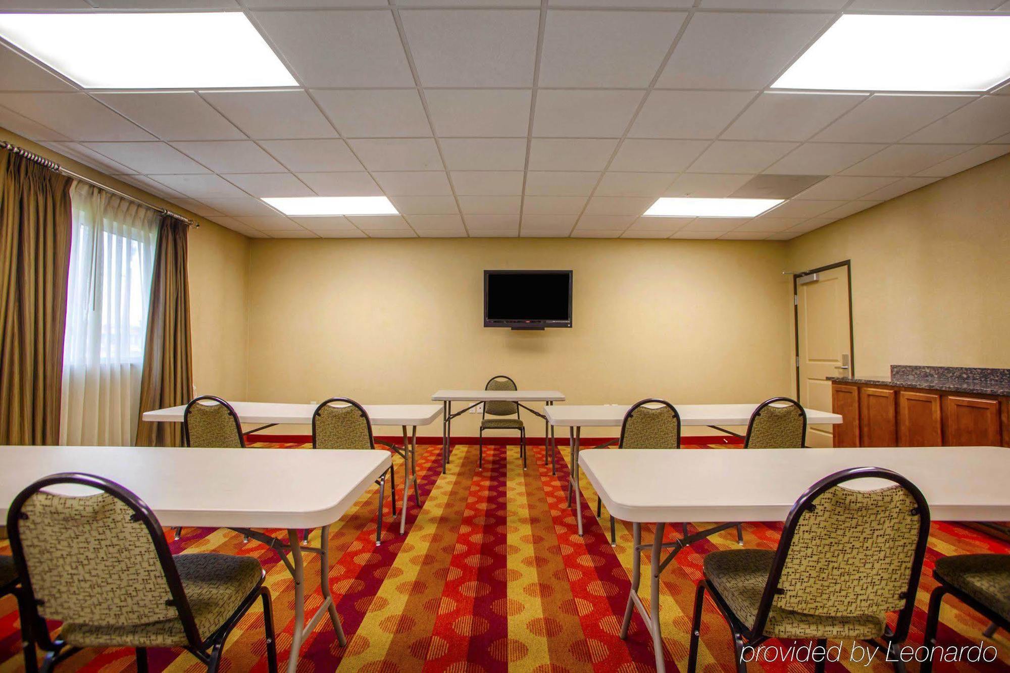 Suburban Studios Cedar Falls Εξωτερικό φωτογραφία