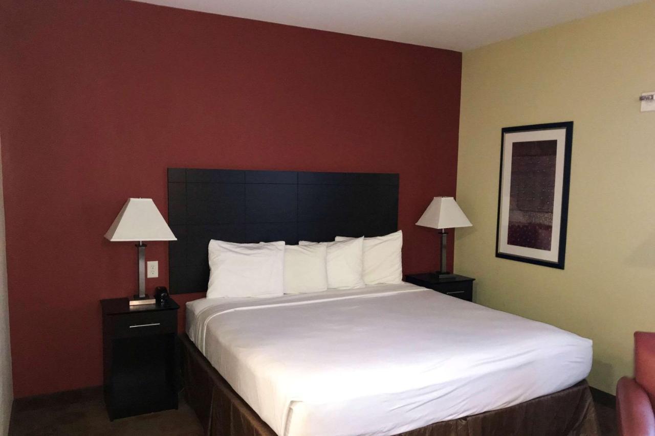 Suburban Studios Cedar Falls Εξωτερικό φωτογραφία