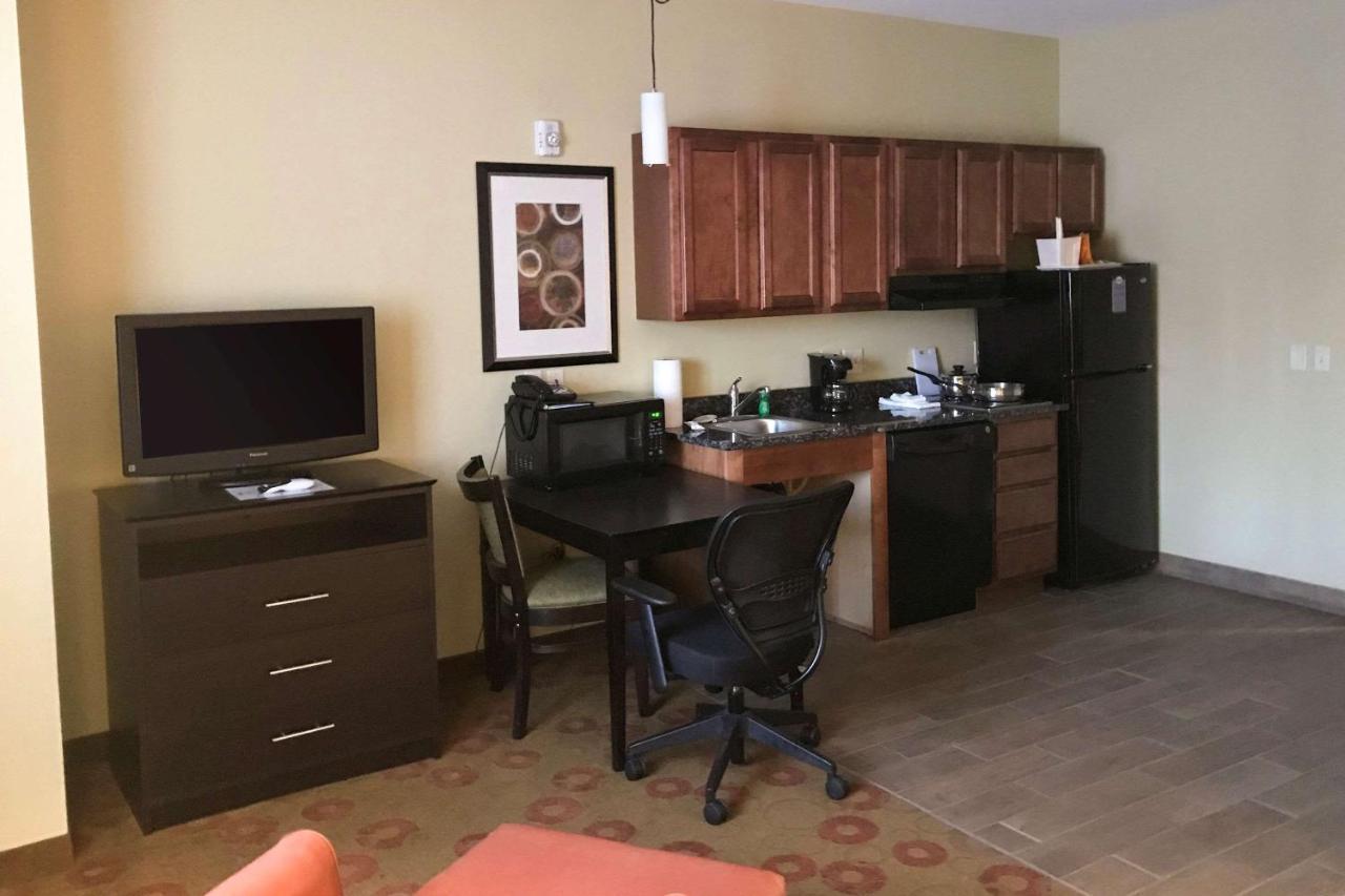 Suburban Studios Cedar Falls Εξωτερικό φωτογραφία