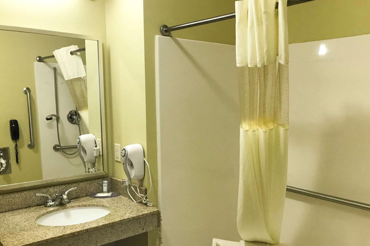 Suburban Studios Cedar Falls Εξωτερικό φωτογραφία
