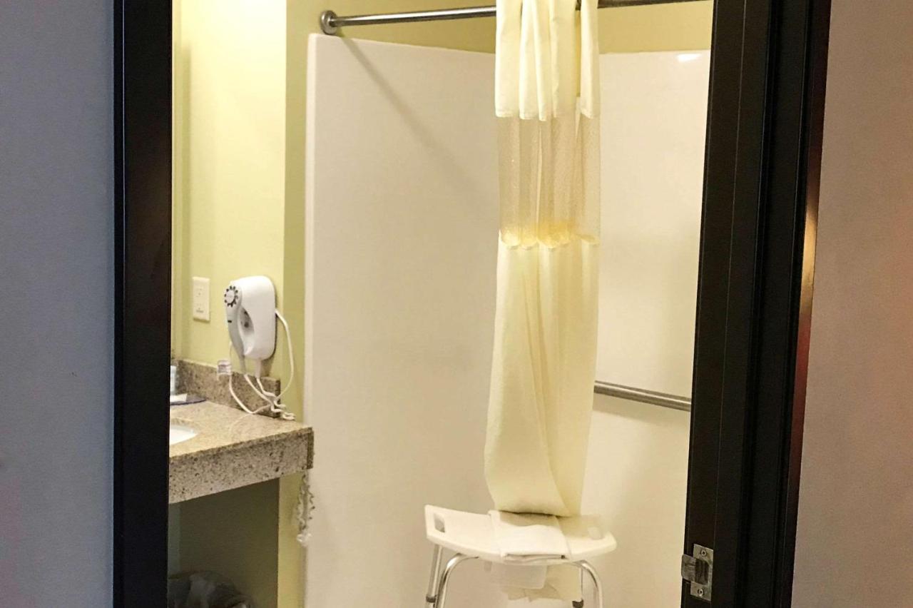 Suburban Studios Cedar Falls Εξωτερικό φωτογραφία
