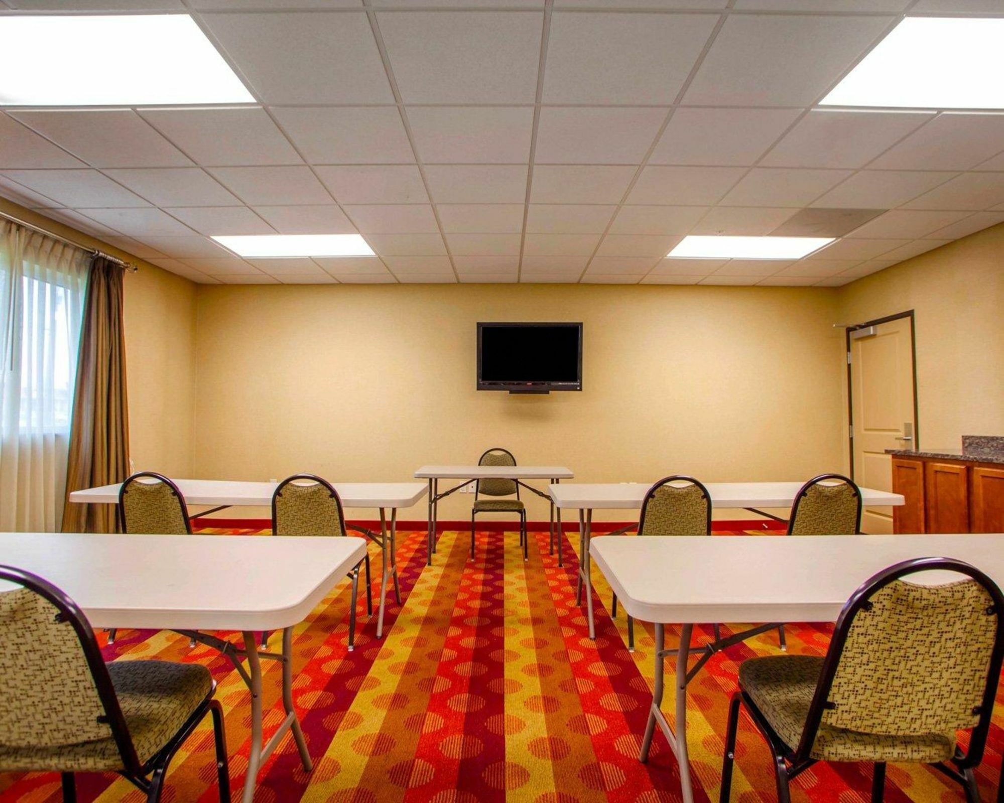 Suburban Studios Cedar Falls Εξωτερικό φωτογραφία