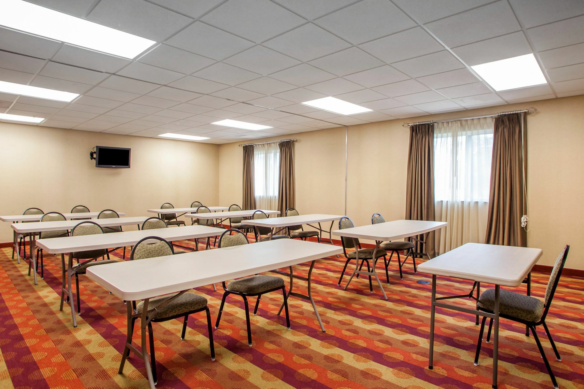 Suburban Studios Cedar Falls Εξωτερικό φωτογραφία