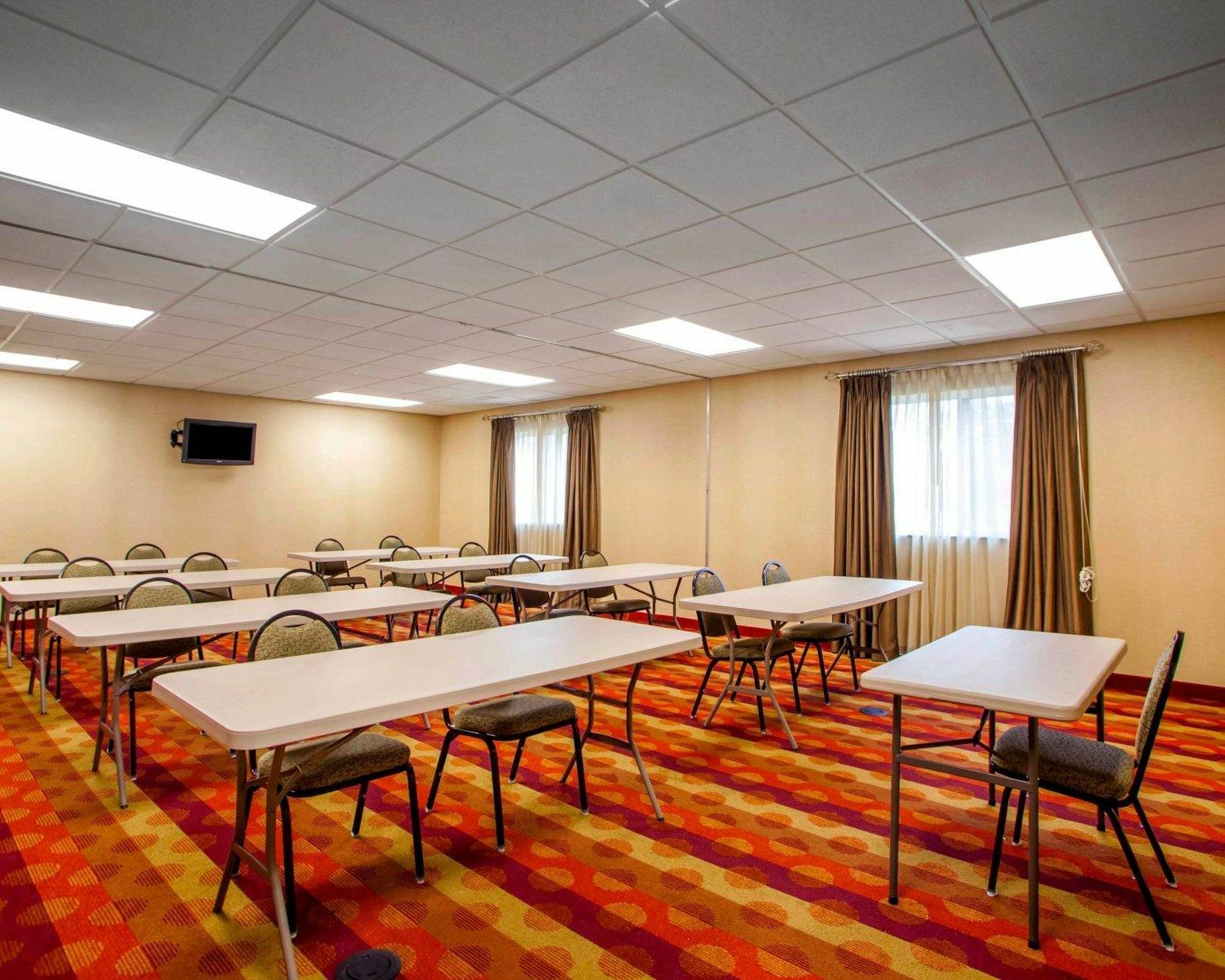 Suburban Studios Cedar Falls Εξωτερικό φωτογραφία