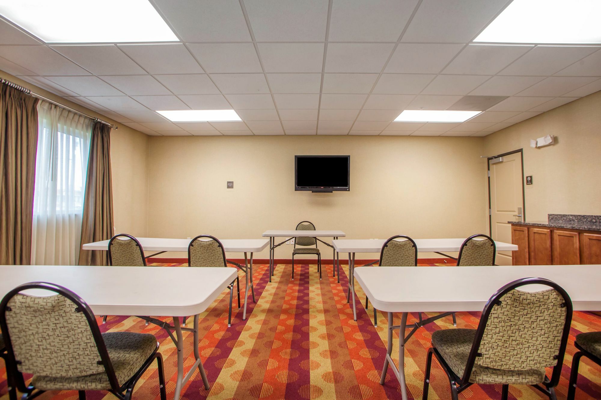 Suburban Studios Cedar Falls Εξωτερικό φωτογραφία
