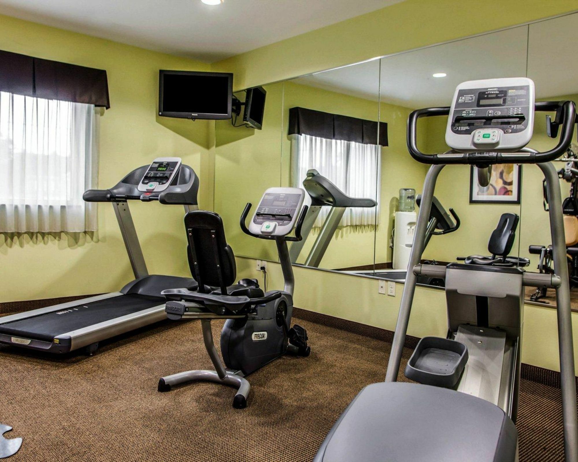 Suburban Studios Cedar Falls Εξωτερικό φωτογραφία